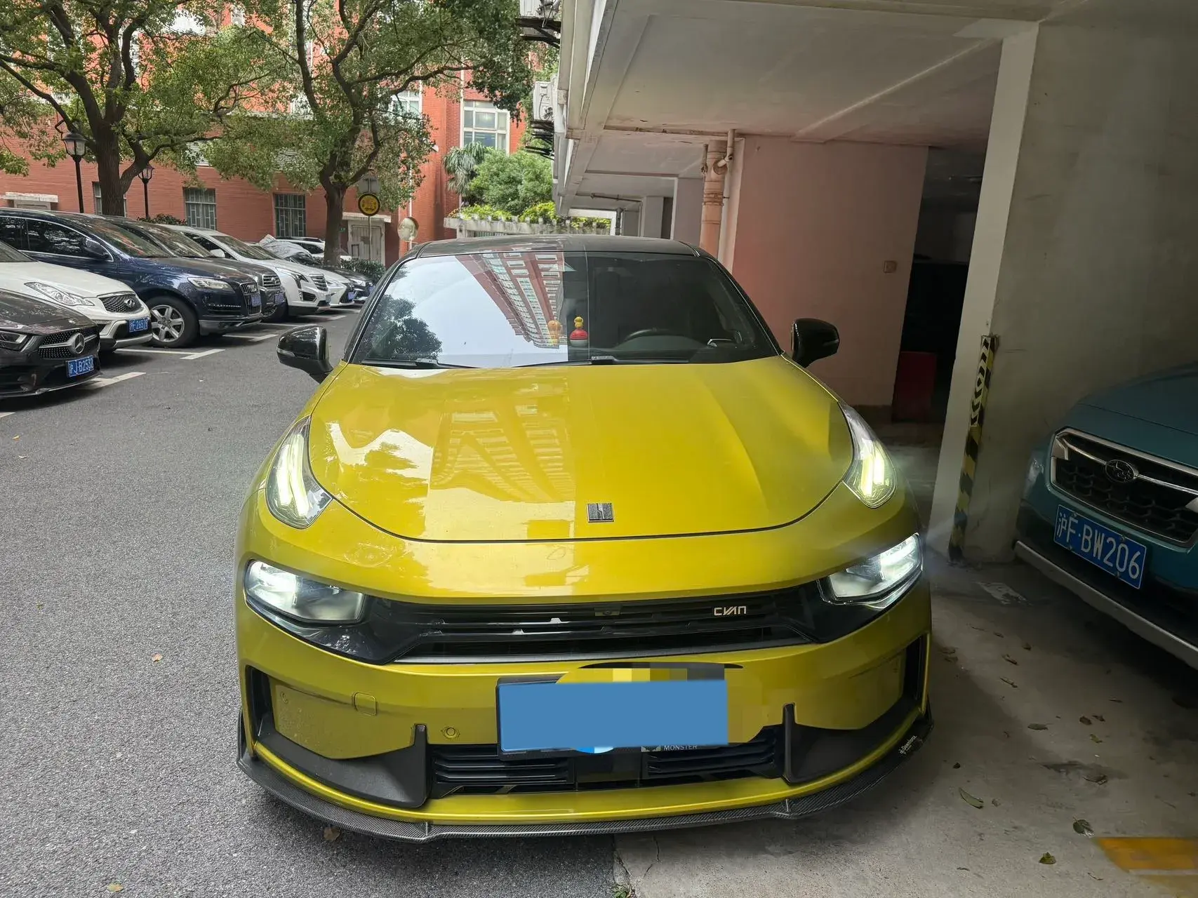 2019 LYNK&CO 03 thumbnail 2