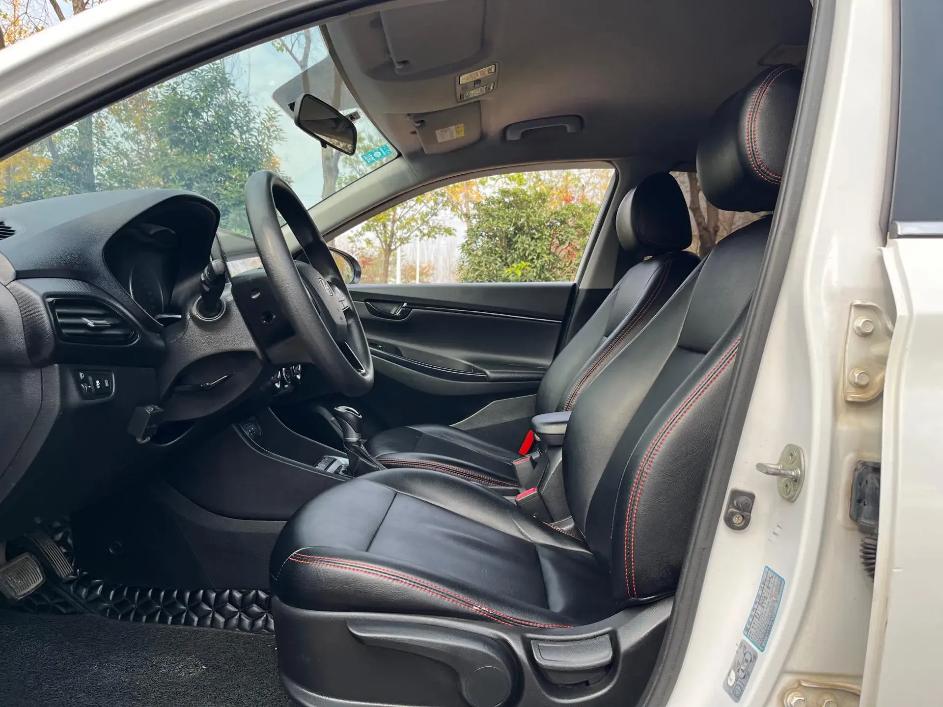 2017 HYUNDAI CELESTA thumbnail 4