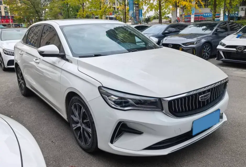 2022 GEELY EMGRAND thumbnail 3