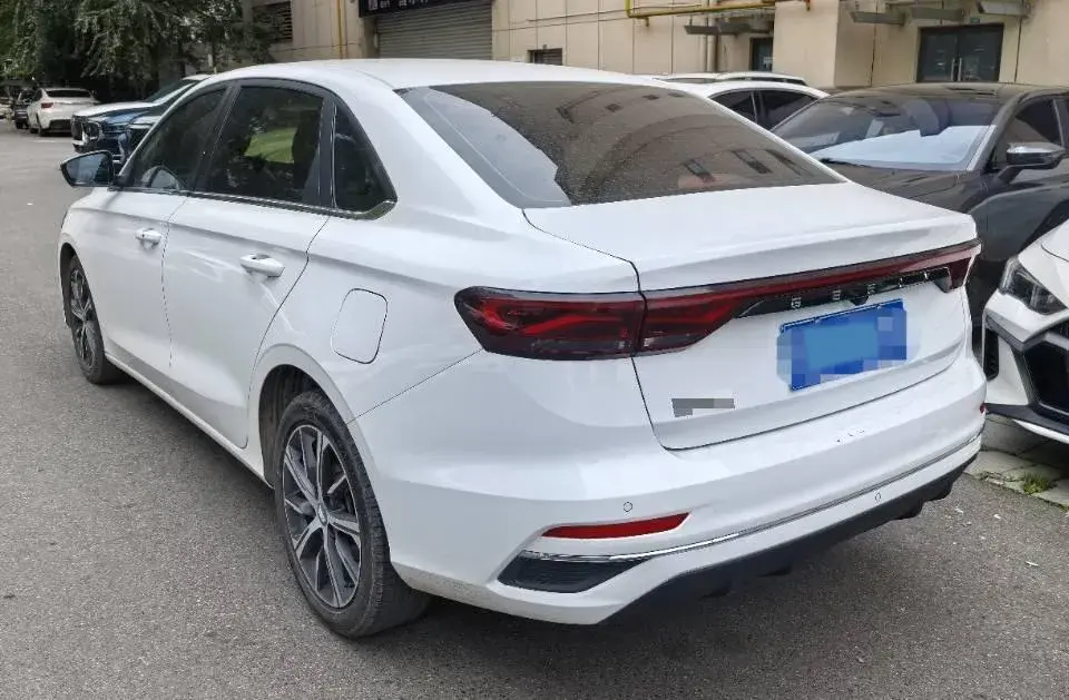 2022 GEELY EMGRAND thumbnail 4