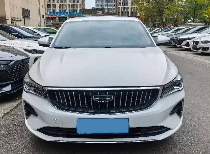 2022 GEELY EMGRAND thumbnail 2