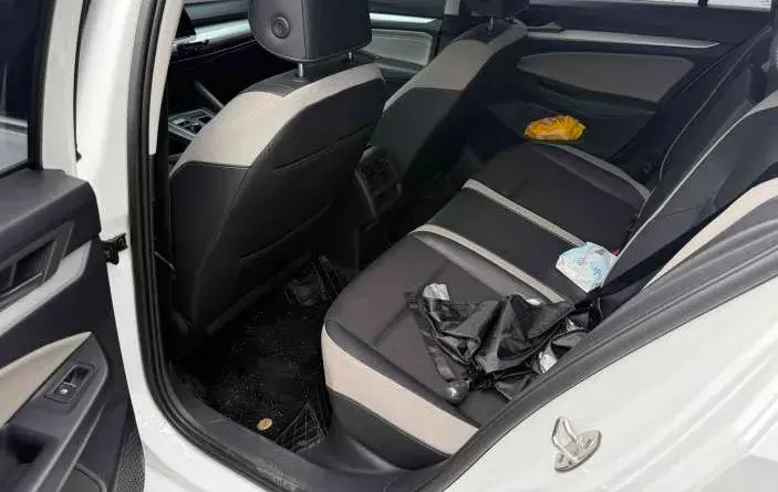 2021 VOLKSWAGEN GOLF thumbnail 2