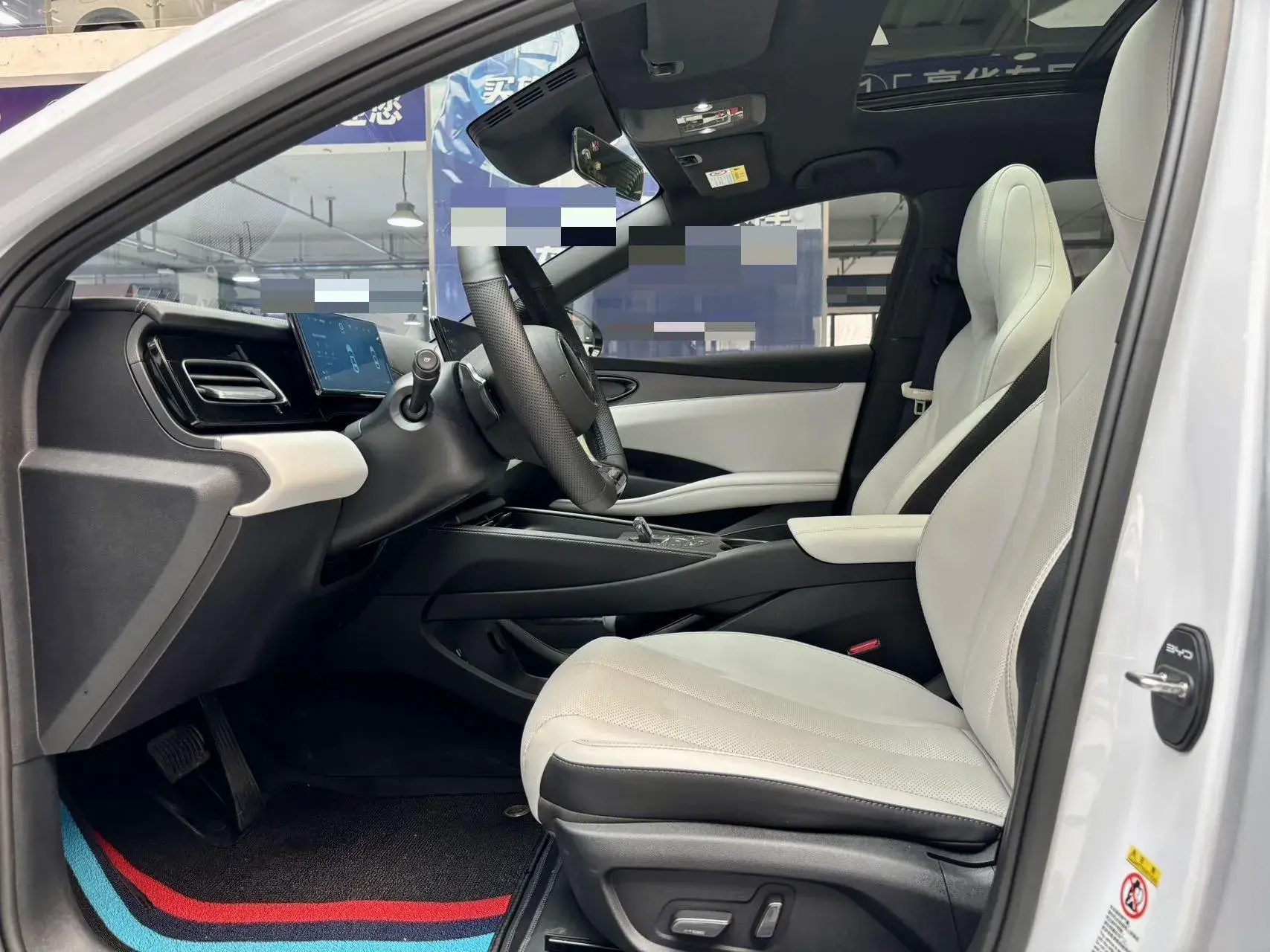 2025 BYD SEAL thumbnail 4