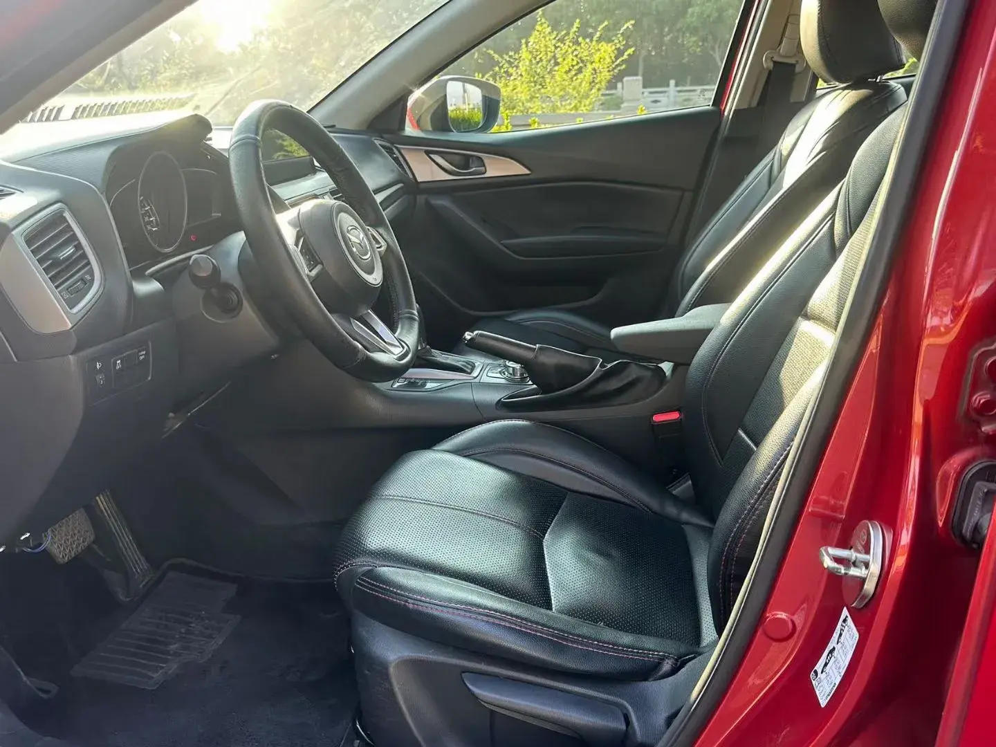 2017 MAZDA 3 thumbnail 4