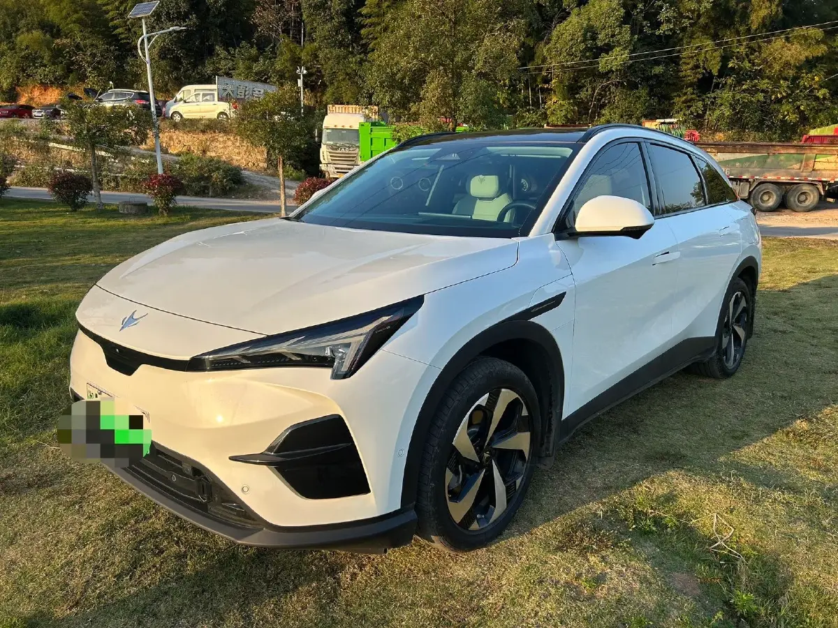 2025 ARCFOX αT5 BEV 65KWH