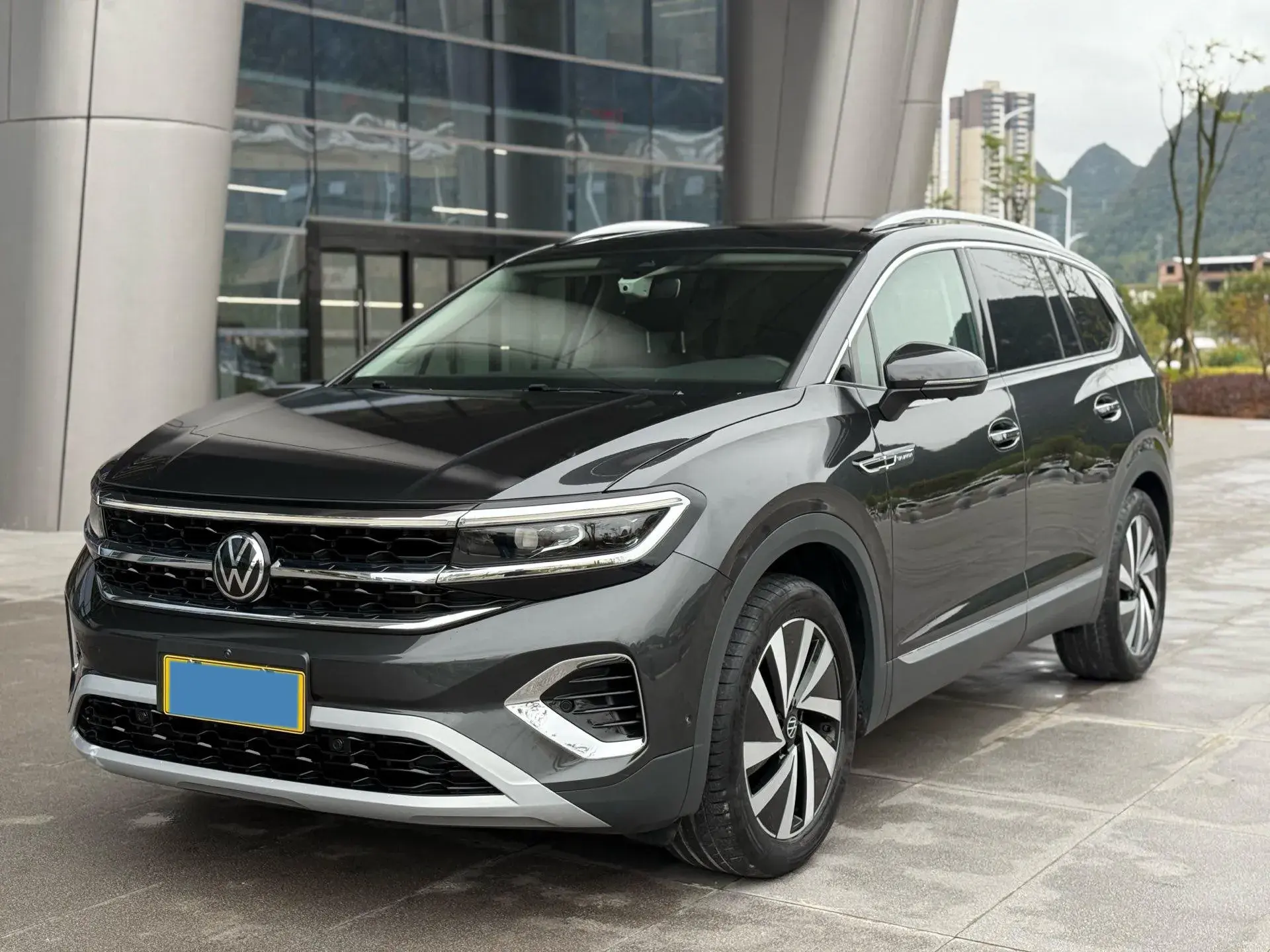 2021 VOLKSWAGEN TALAGON view 1