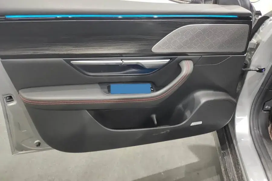 2022 XPENG P7 thumbnail 4