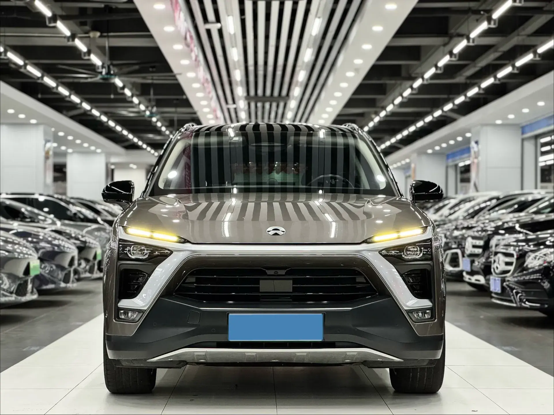 2018 NIO ES8 thumbnail 2