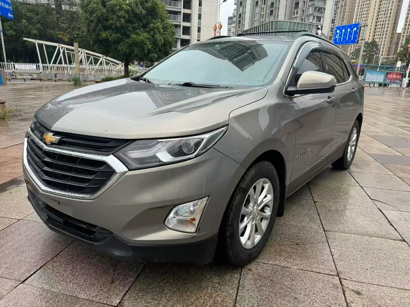 2018 CHEVROLET EQUINOX view 1