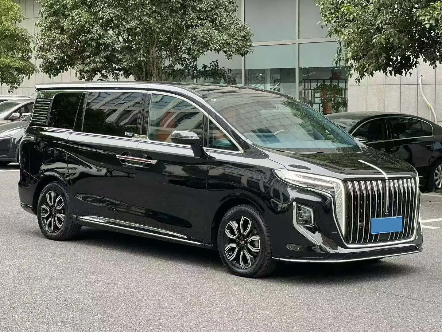 2023 HONGQI HQ9 thumbnail 3