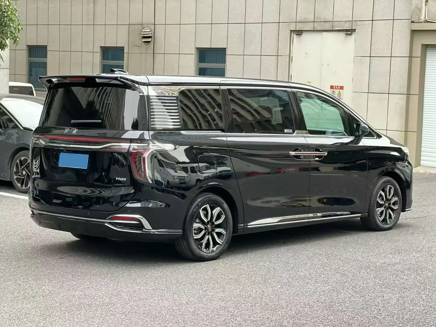 2023 HONGQI HQ9 thumbnail 4