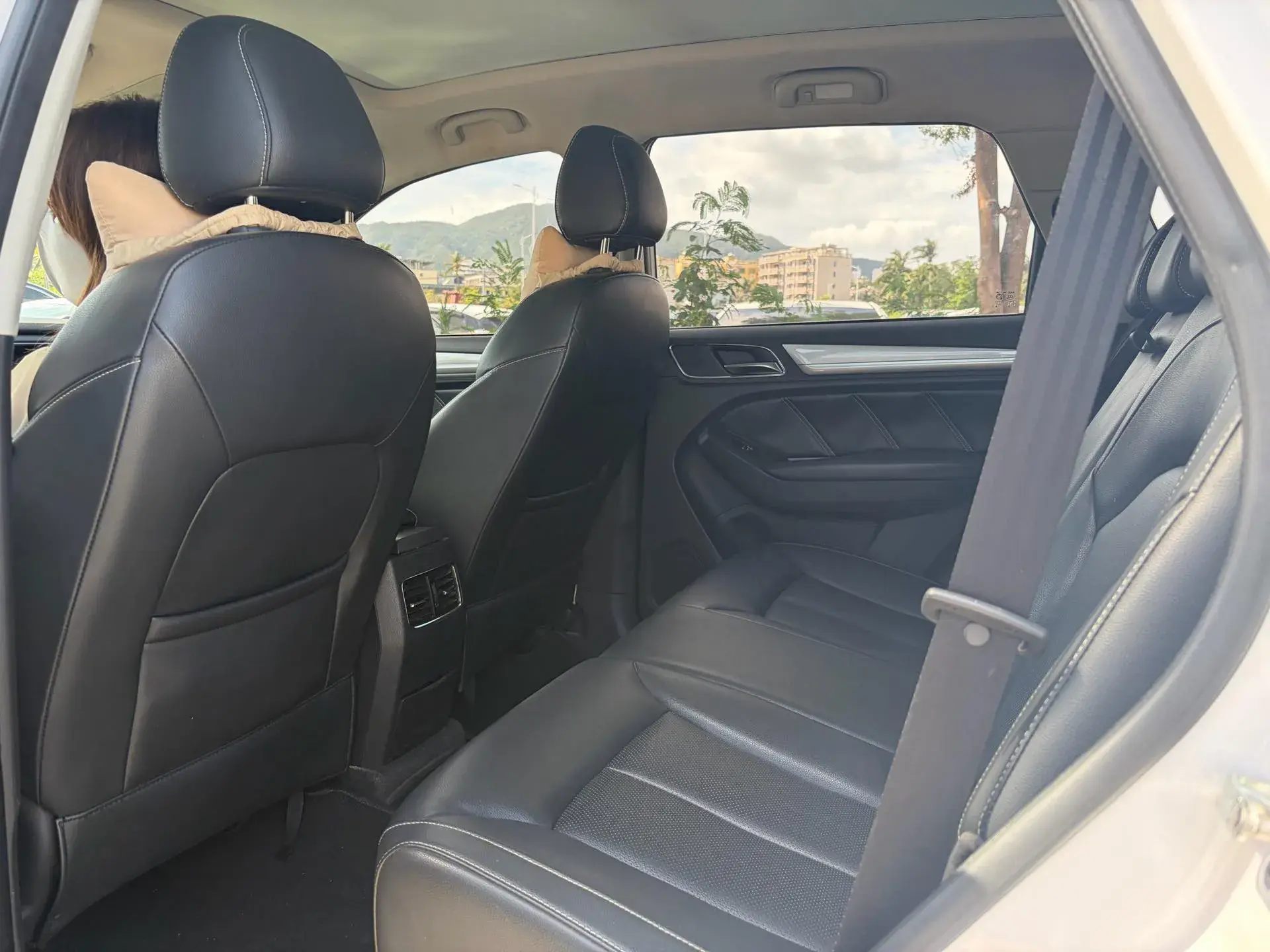 2017 ROEWE RX5 thumbnail 2