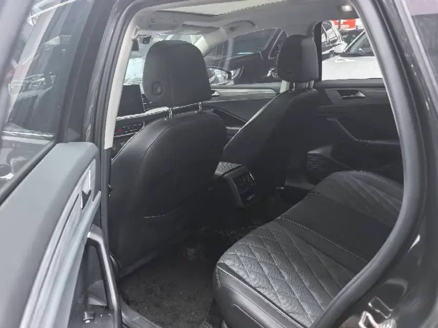 2023 VOLKSWAGEN SAGITAR thumbnail 4