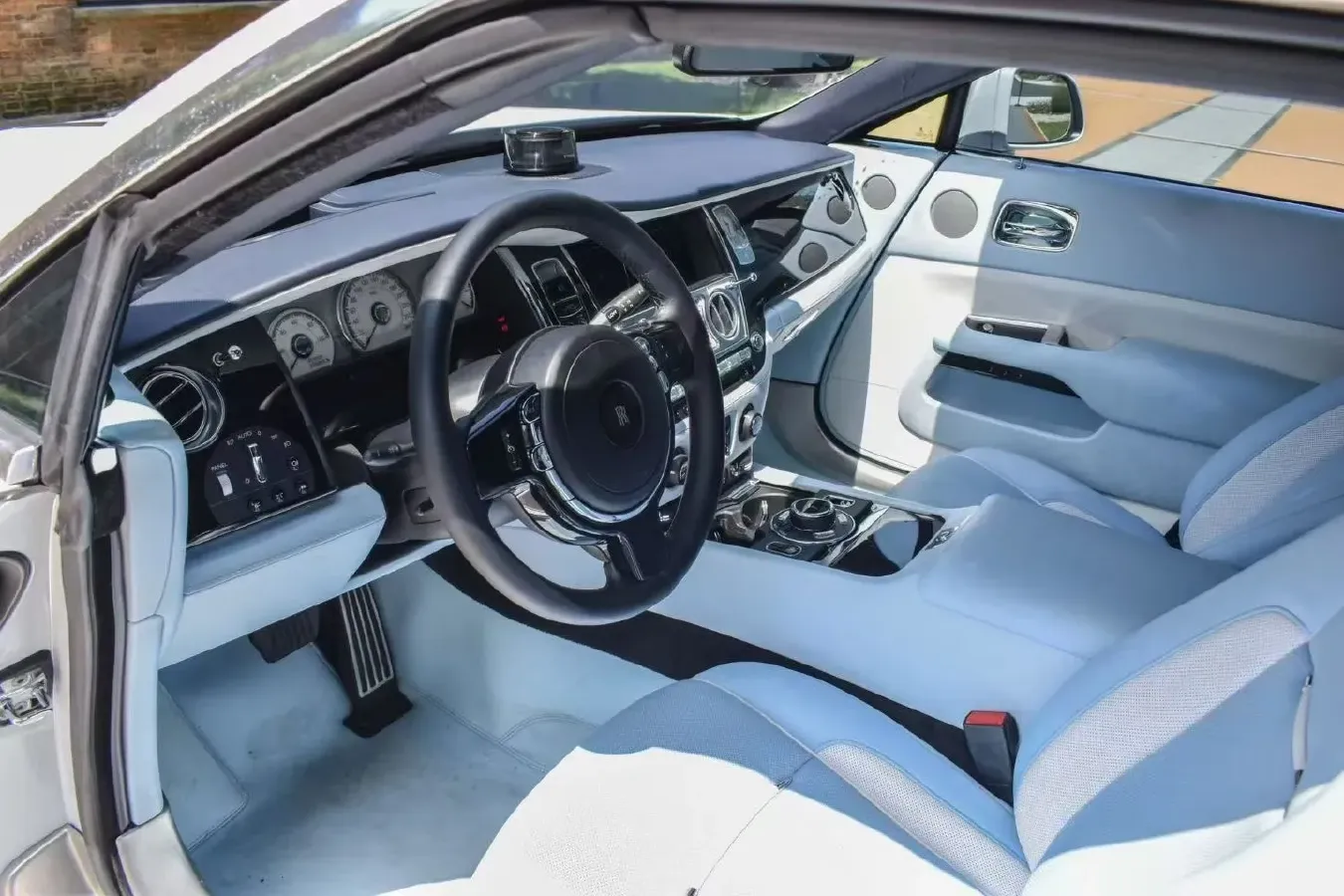 2018 Rolls-Royce Dawn 6.6T 571HP V12 8AT,autocango,china used car exporter,china ev exporter,chinese used car exporter,chinese used ev exporter