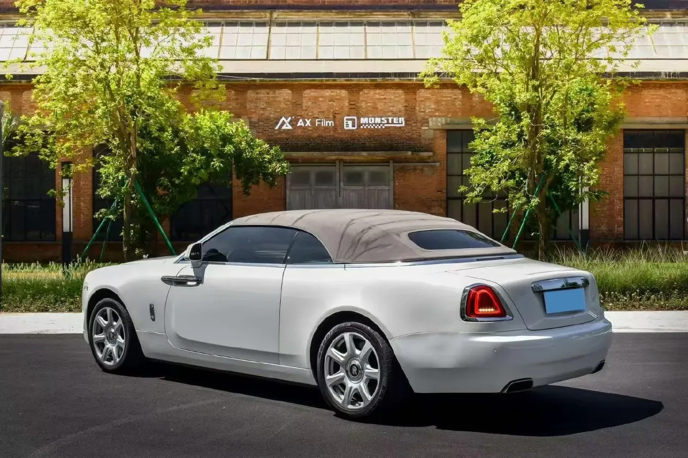 2018 Rolls-Royce Dawn 6.6T 571HP V12 8AT,autocango,china used car exporter,china ev exporter,chinese used car exporter,chinese used ev exporter