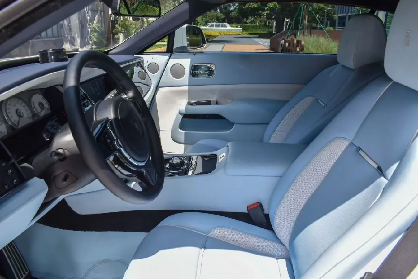 2018 Rolls-Royce Dawn 6.6T 571HP V12 8AT,autocango,china used car exporter,china ev exporter,chinese used car exporter,chinese used ev exporter