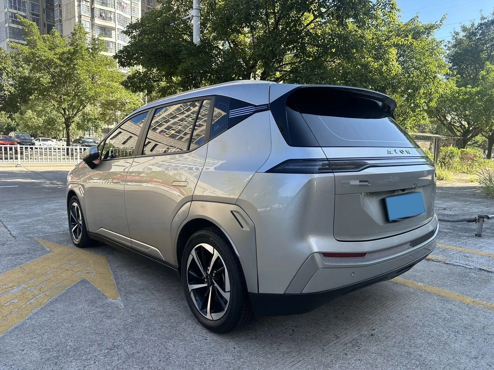 2023 AION Y thumbnail 4