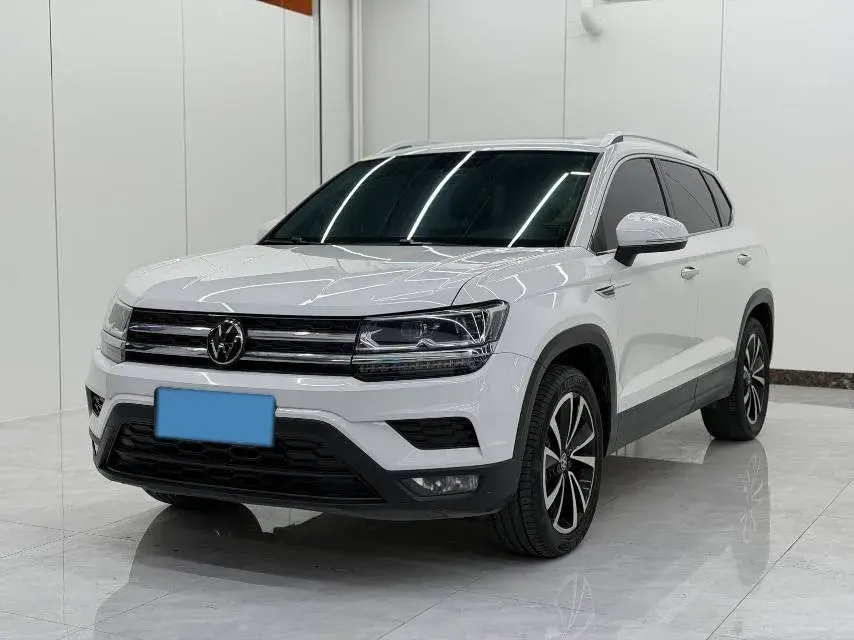 2022 VOLKSWAGEN THARU view 1