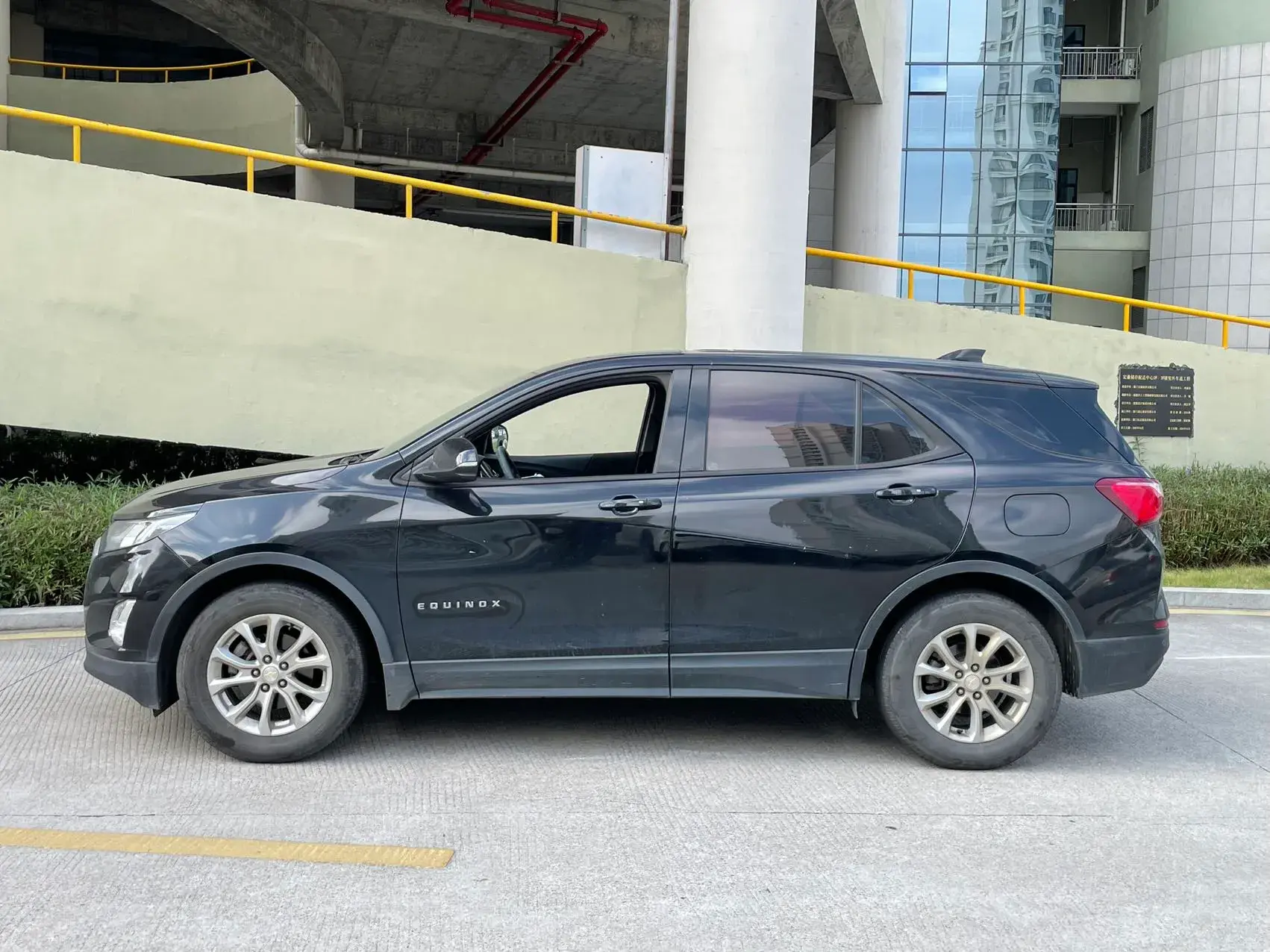 2018 CHEVROLET EQUINOX thumbnail 3