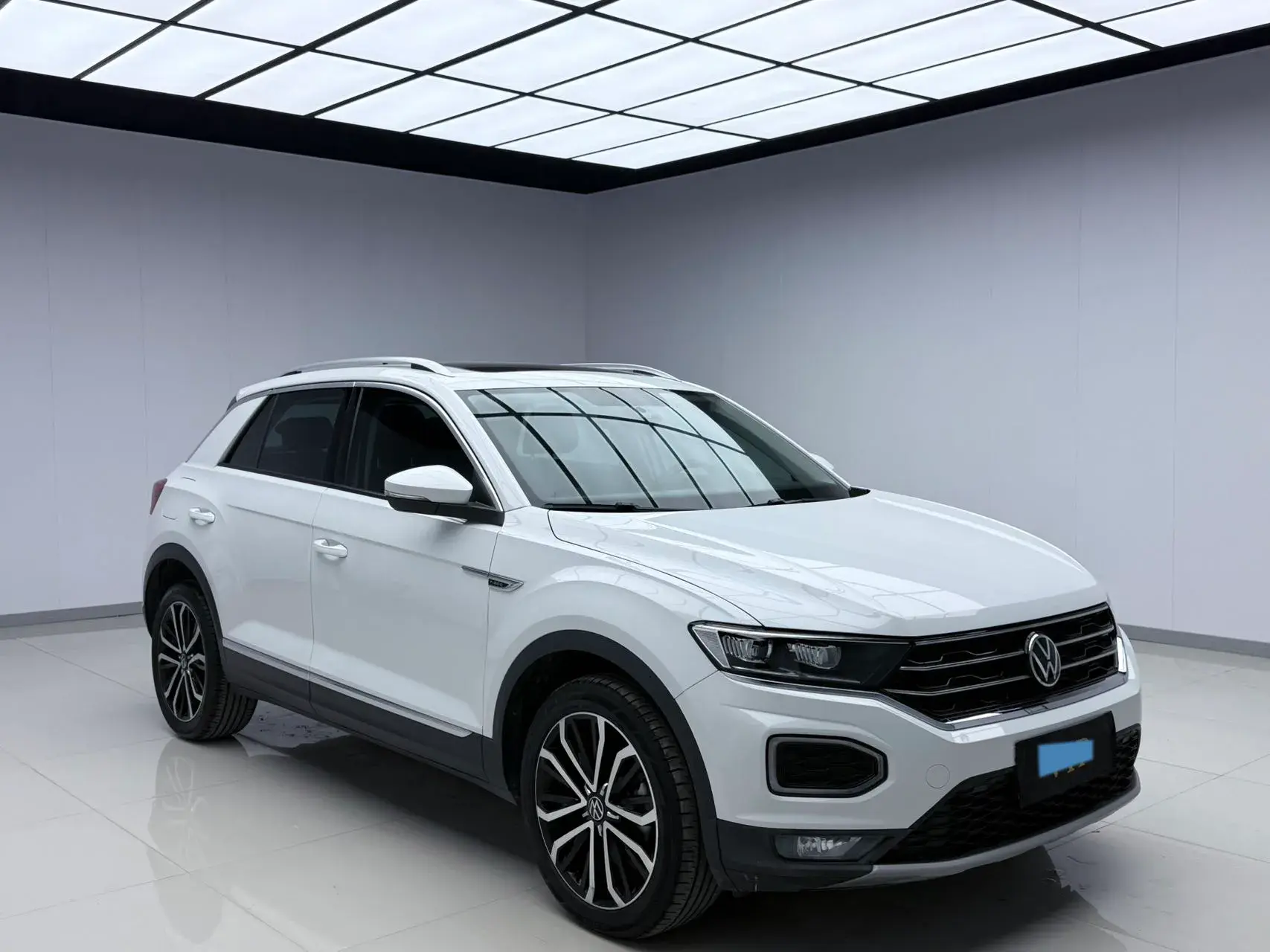2021 VOLKSWAGEN T-ROC thumbnail 3