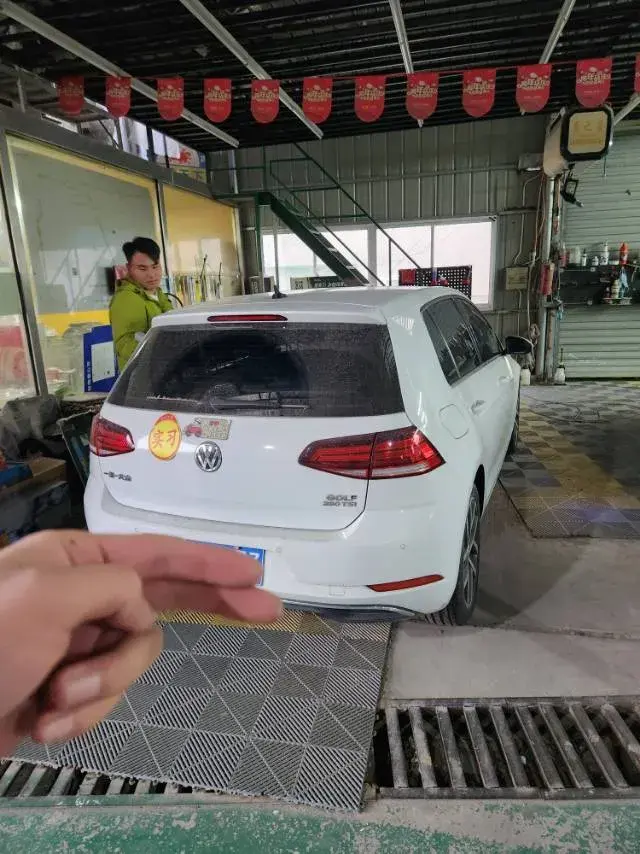 2020 VOLKSWAGEN GOLF thumbnail 2