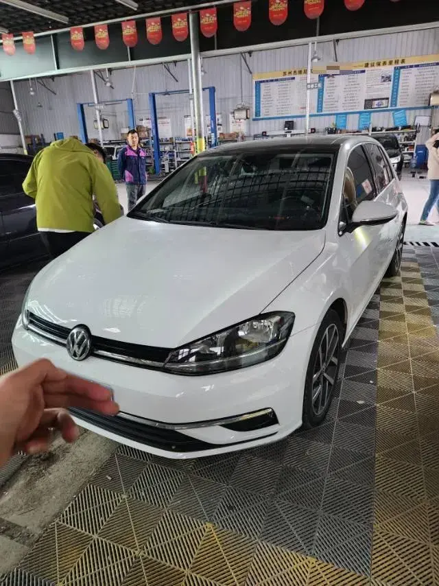 2020 VOLKSWAGEN GOLF view 1