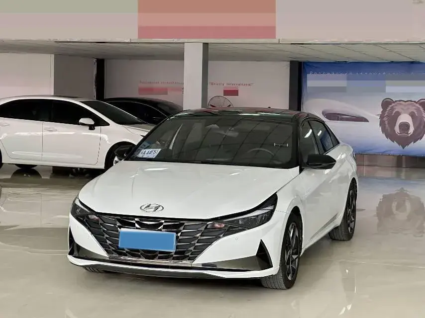 2022 HYUNDAI ELANTRA view 1