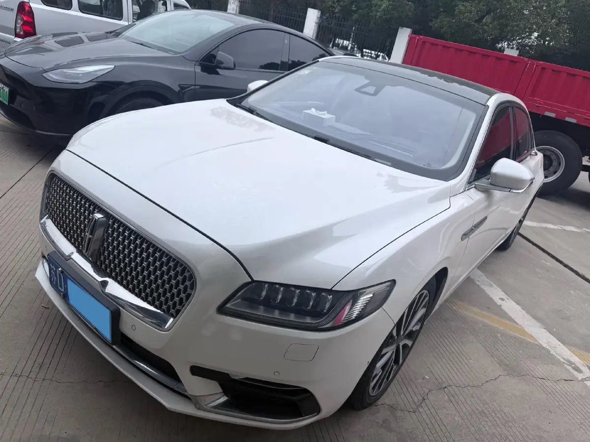 2017 Lincoln Continental 2.0T 261HP L4 6AT