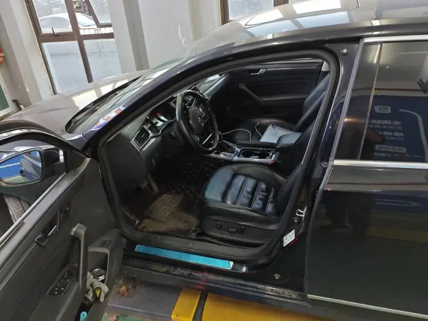 2017 VOLKSWAGEN PASSAT thumbnail 2