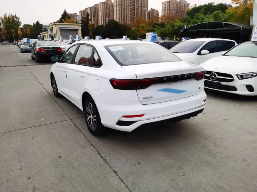 2023 GEELY EMGRAND thumbnail 3