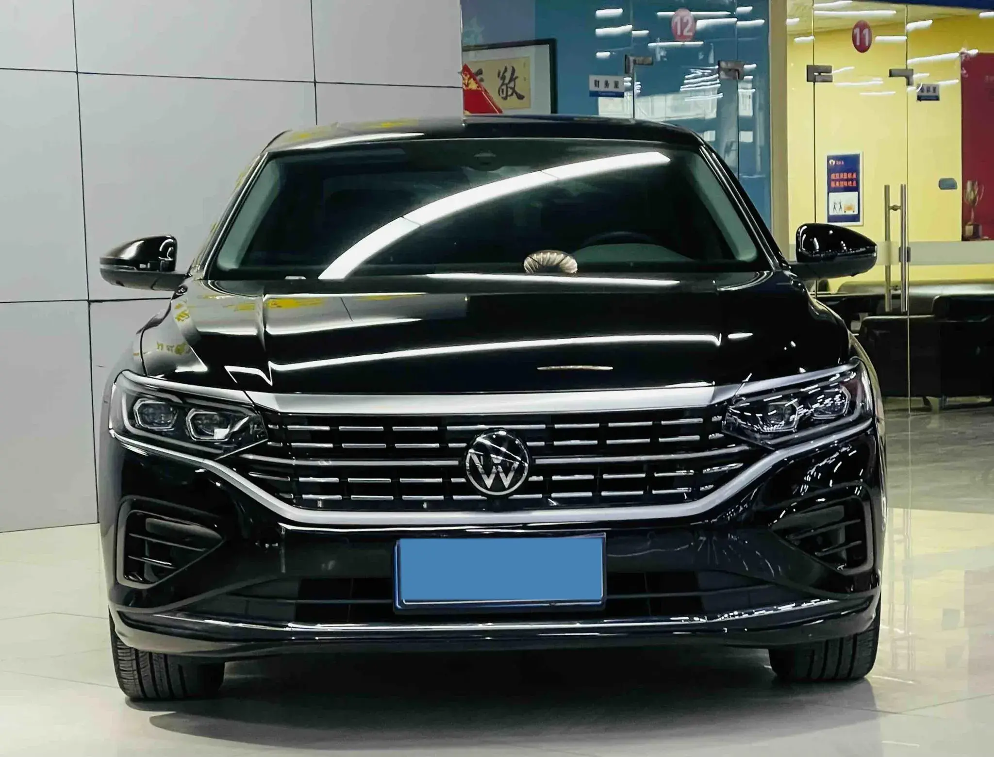 2023 VOLKSWAGEN PASSAT thumbnail 2