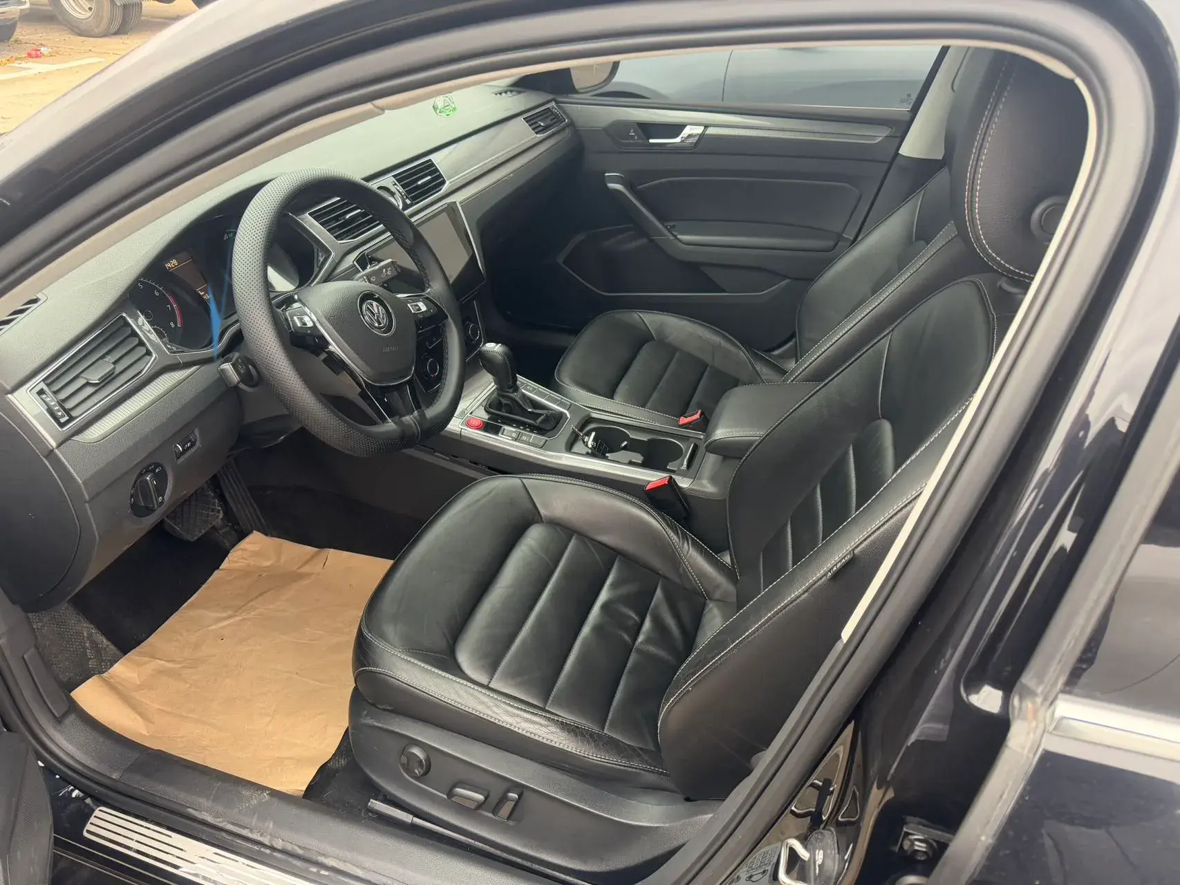 2015 VOLKSWAGEN PASSAT thumbnail 4