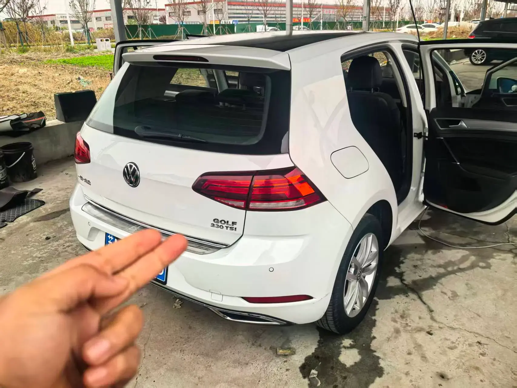 2018 VOLKSWAGEN GOLF thumbnail 2