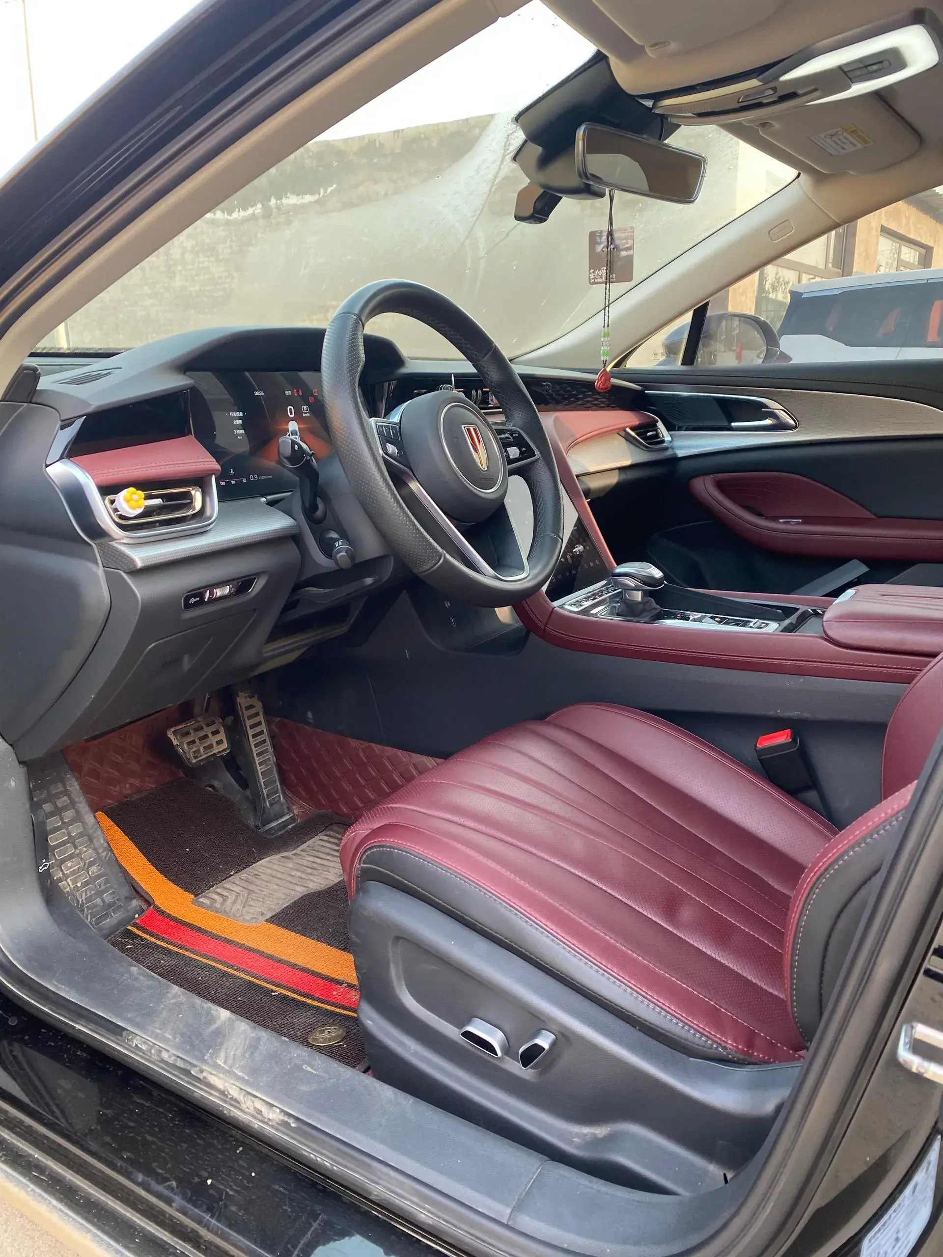 2024 HONGQI H5 thumbnail 3