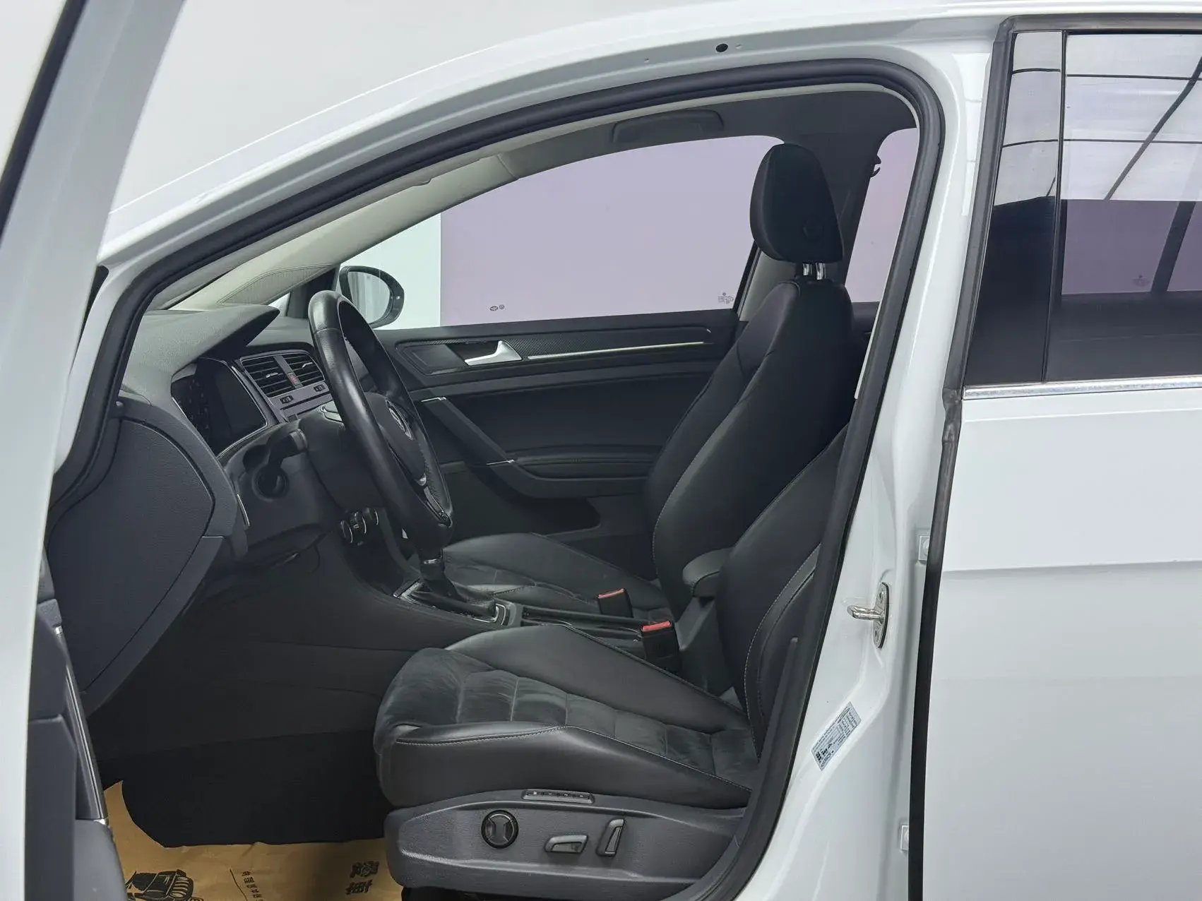 2019 VOLKSWAGEN GOLF thumbnail 4