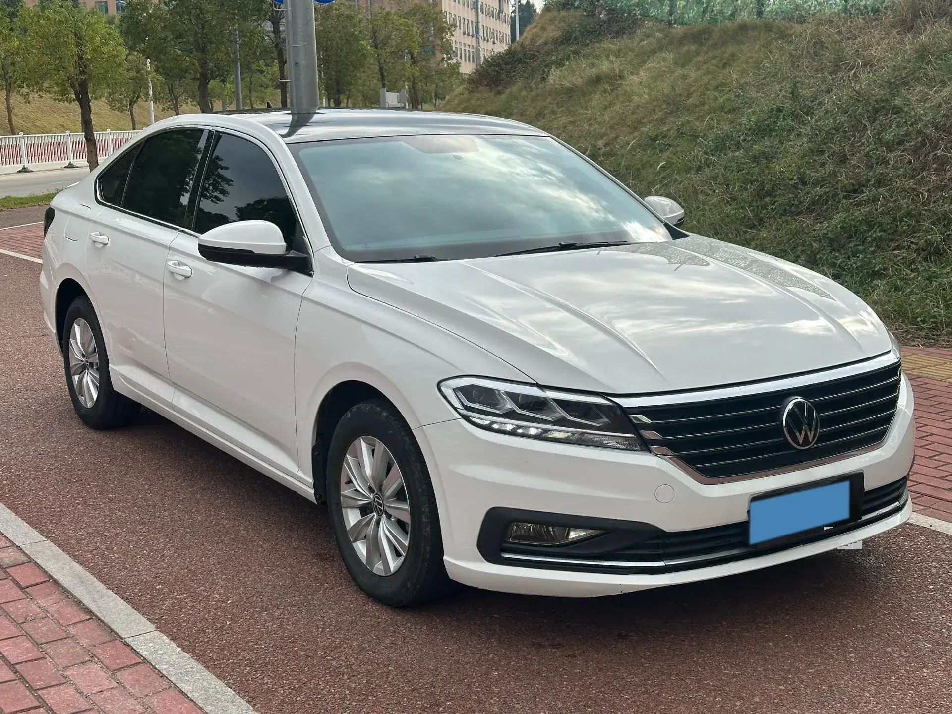 2021 VOLKSWAGEN LAVIDA thumbnail 3