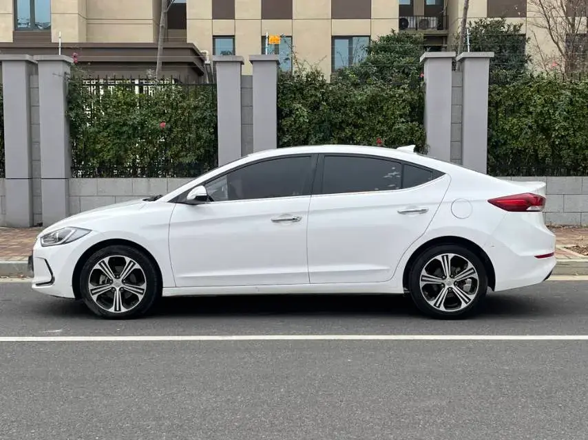 2018 HYUNDAI ELANTRA thumbnail 4