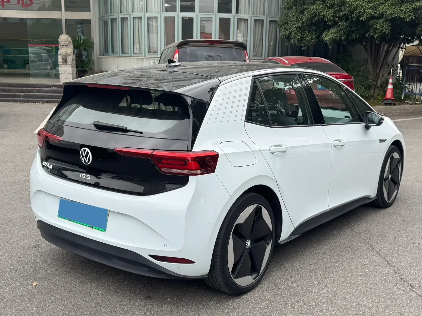 2023 VOLKSWAGEN ID.3 thumbnail 4