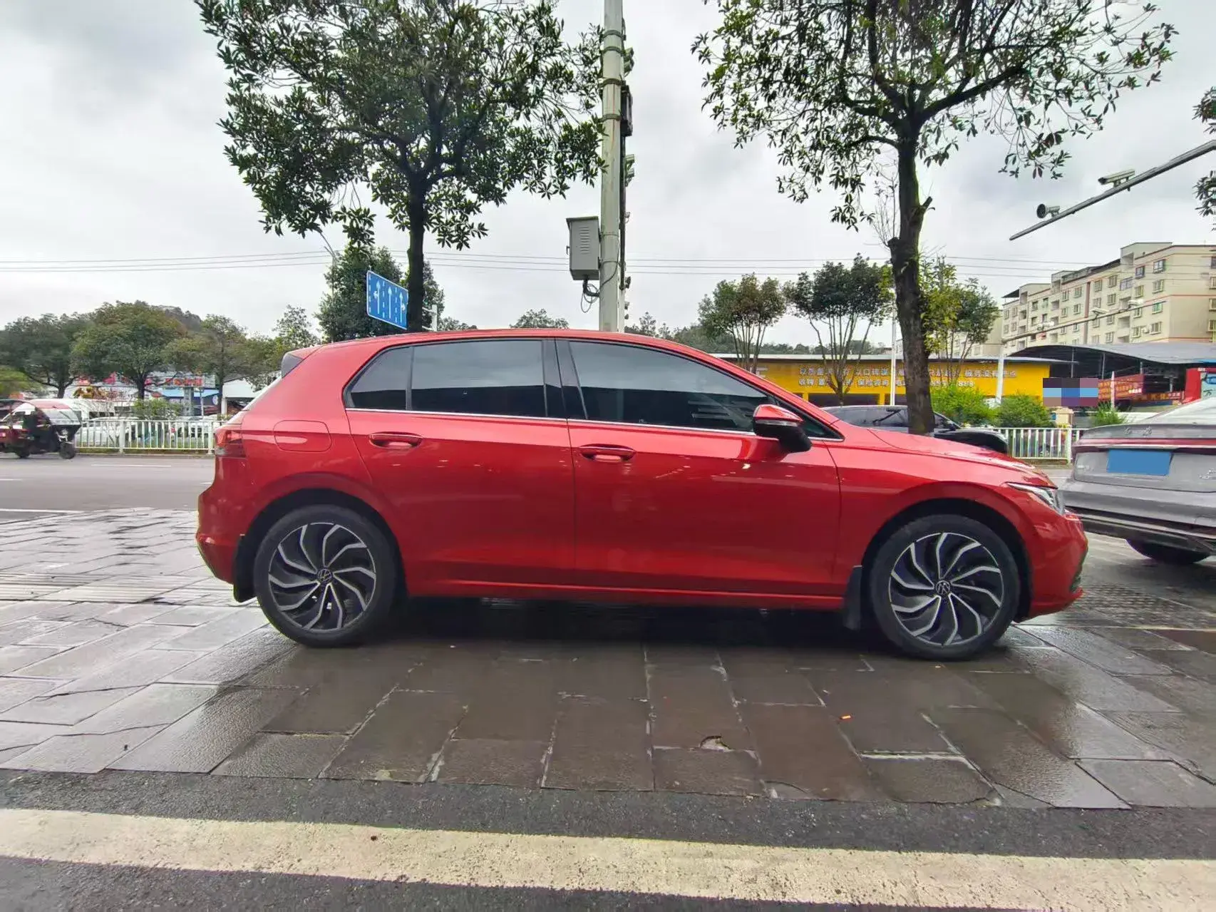 2021 VOLKSWAGEN GOLF thumbnail 3