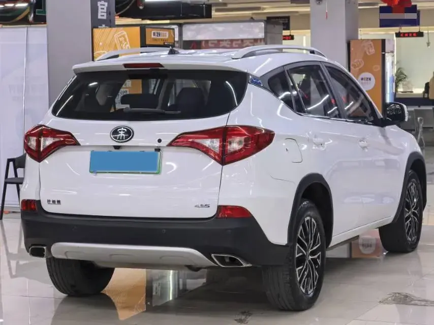 2017 BYD SONG thumbnail 2