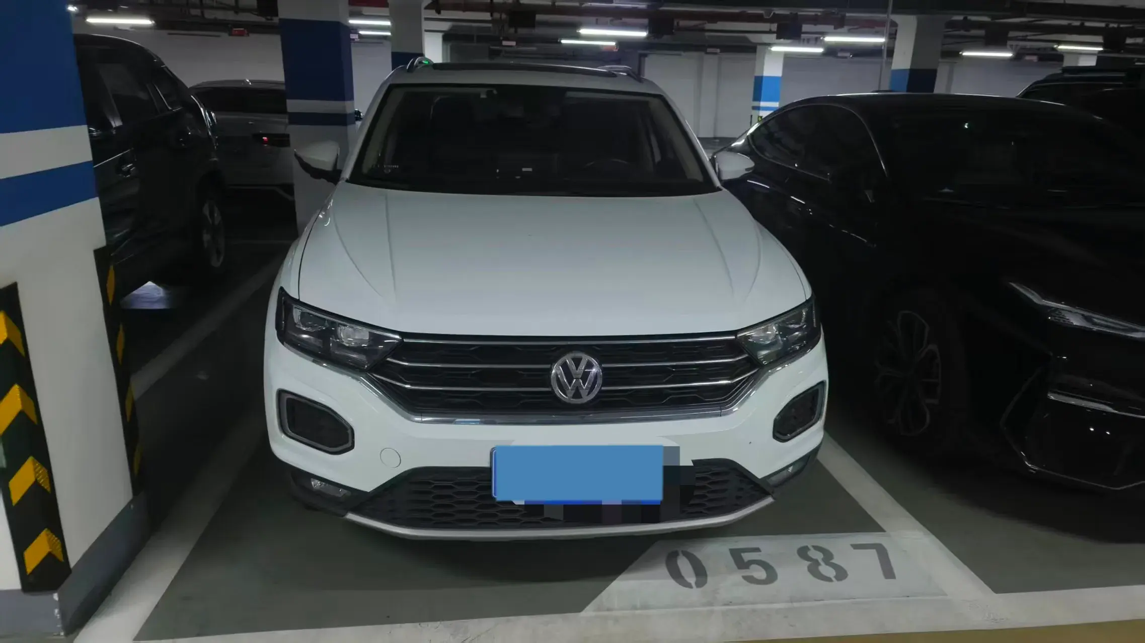 2020 VOLKSWAGEN T-ROC thumbnail 2