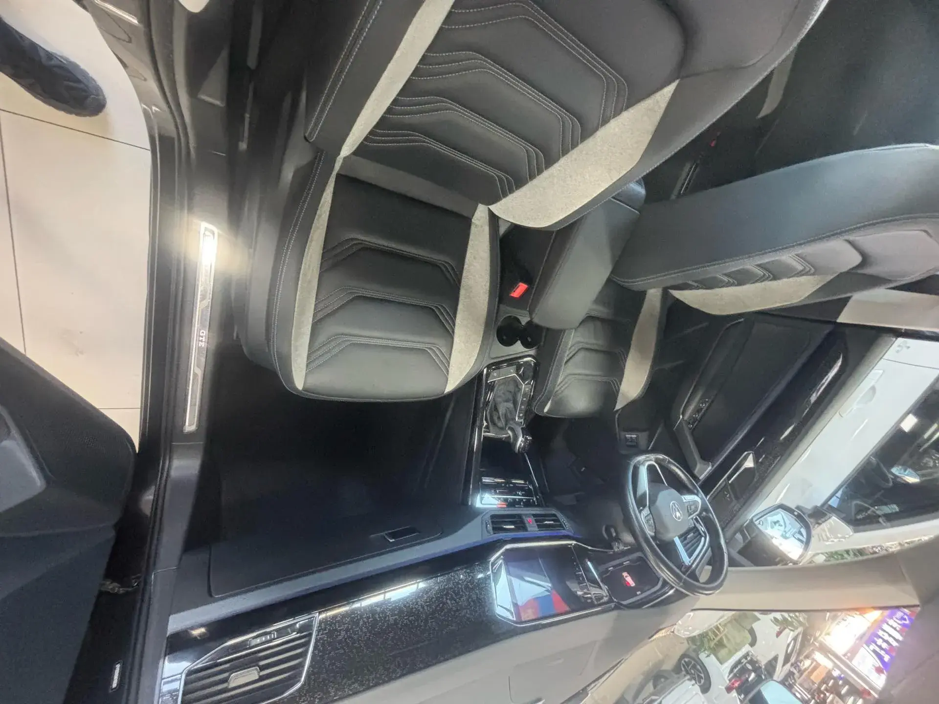 2022 VOLKSWAGEN TAYRON thumbnail 3