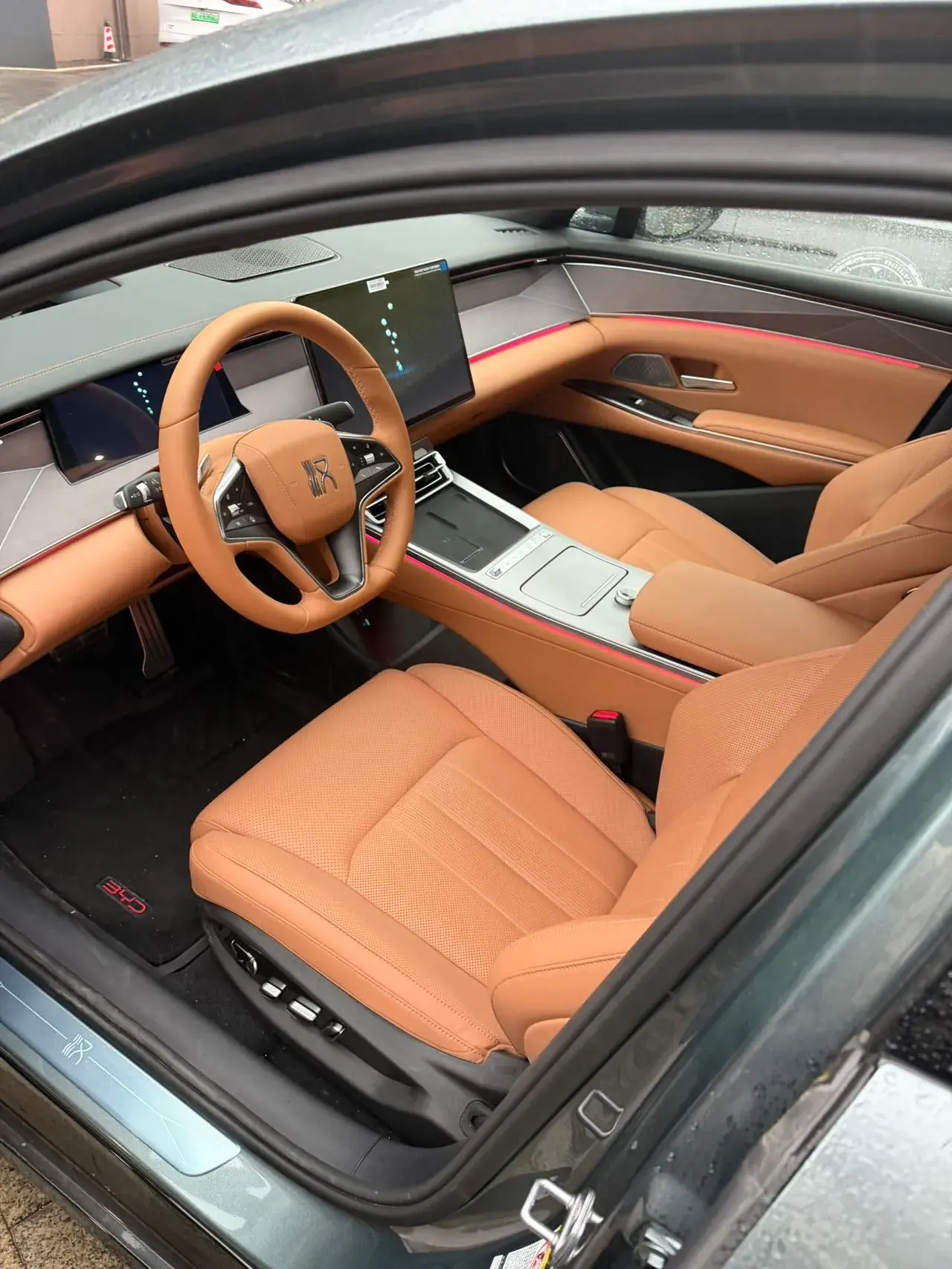 2025 BYD HANL thumbnail 4