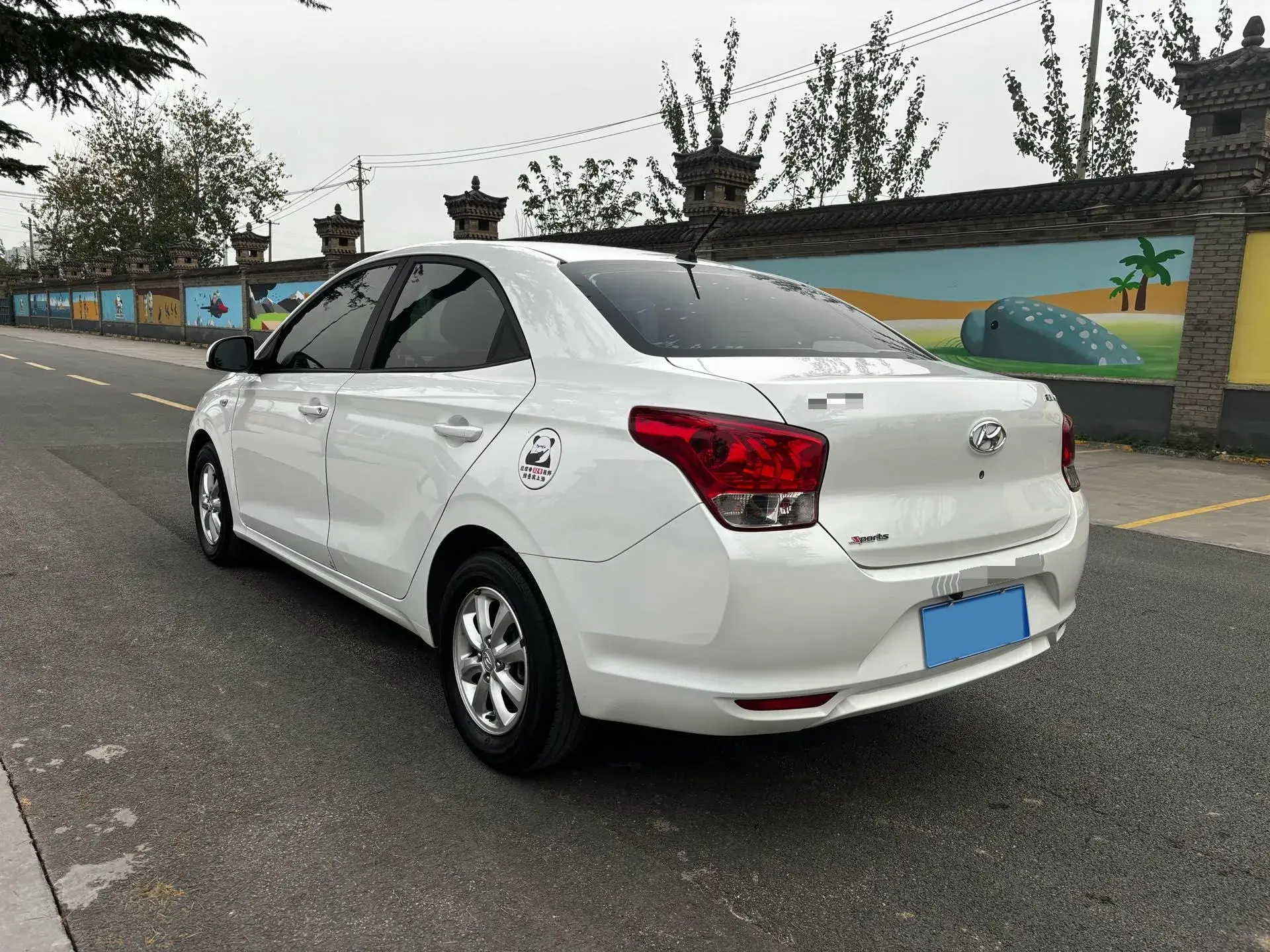 2017 HYUNDAI REINA thumbnail 3