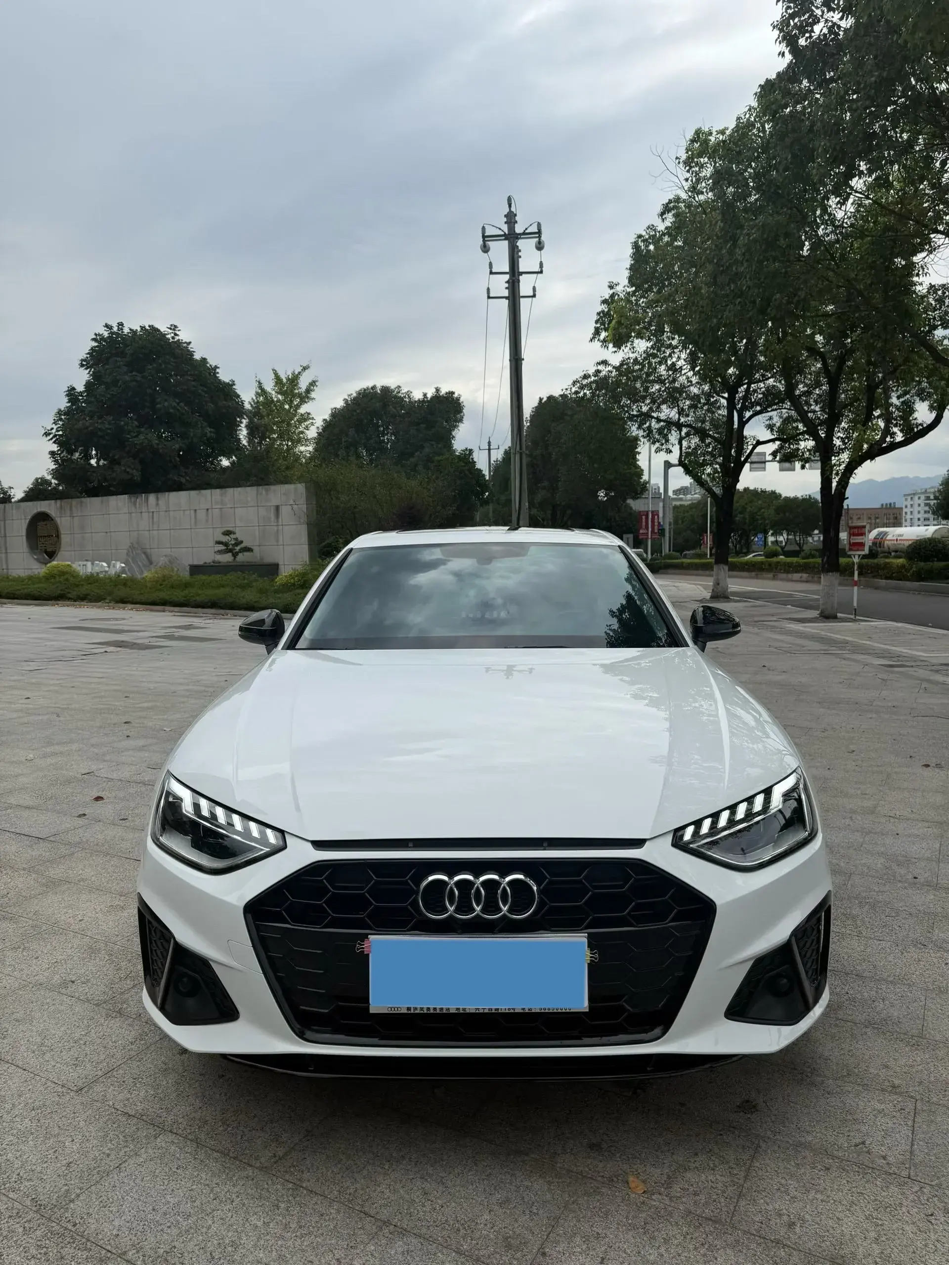 2022 AUDI A4L thumbnail 2