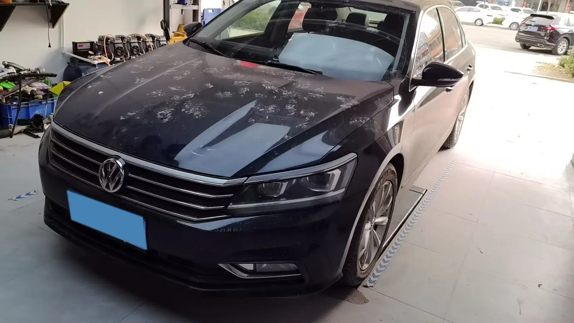 2017 VOLKSWAGEN PASSAT view 1