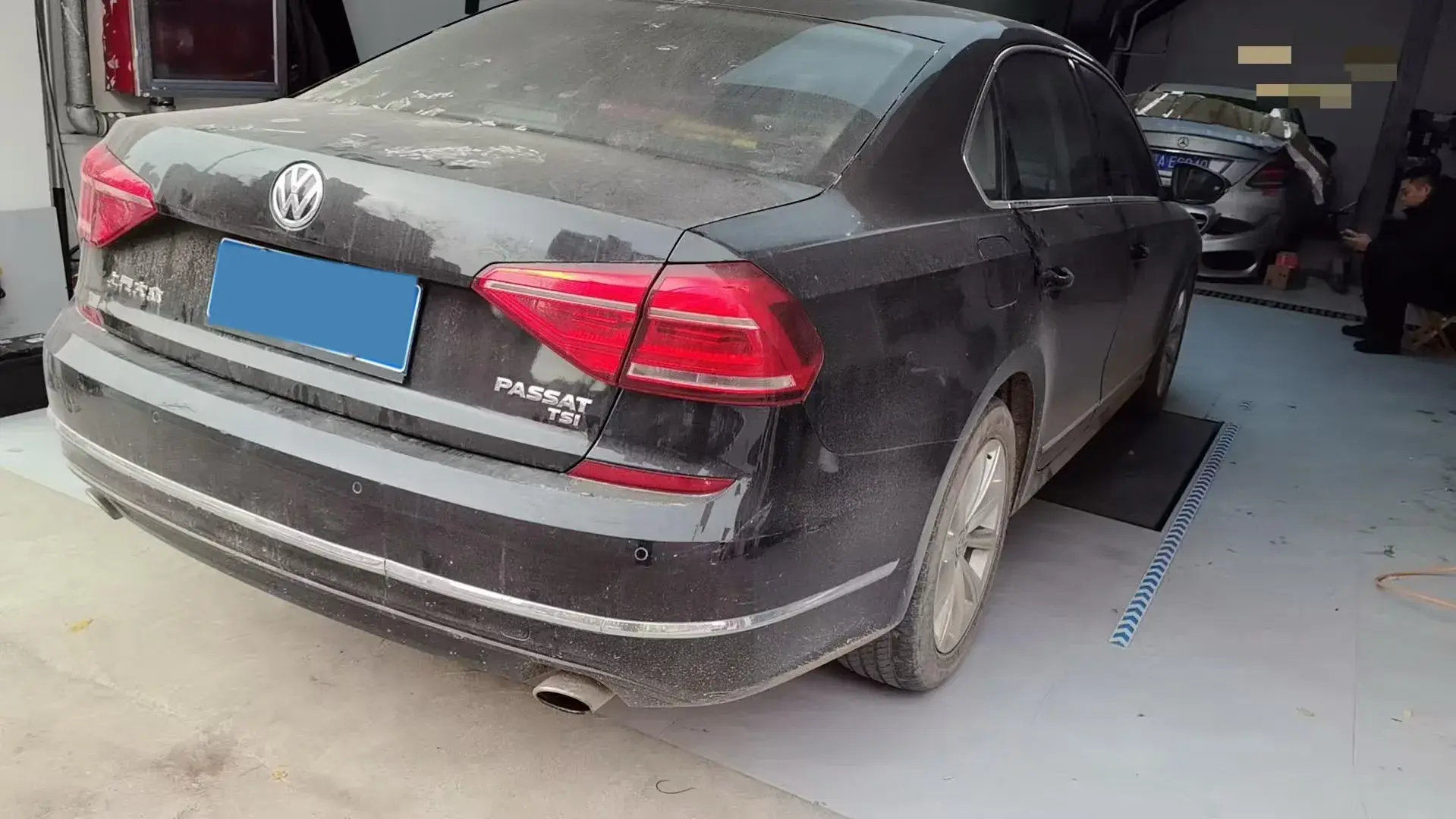 2017 VOLKSWAGEN PASSAT thumbnail 4