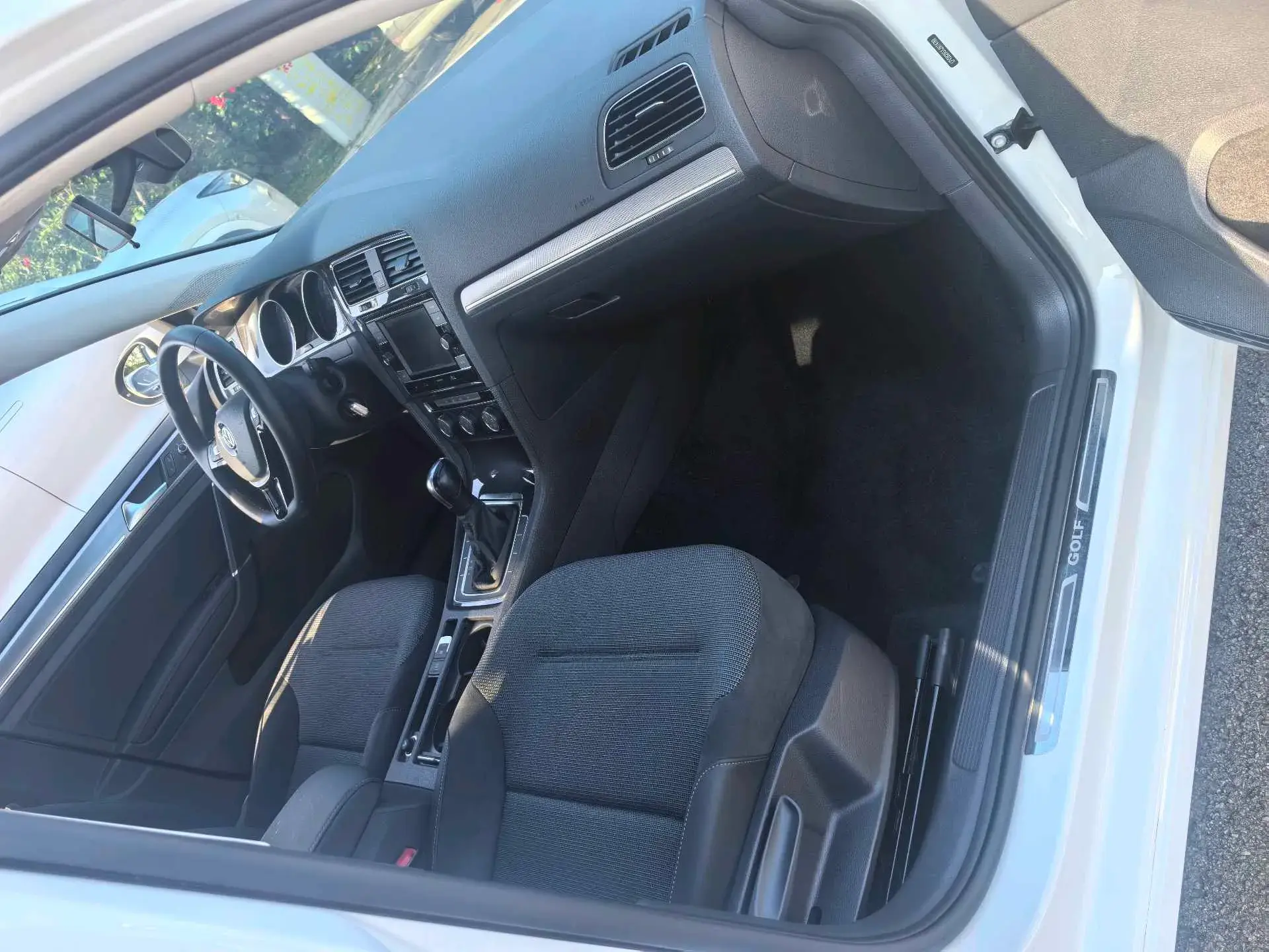 2018 VOLKSWAGEN GOLF thumbnail 4