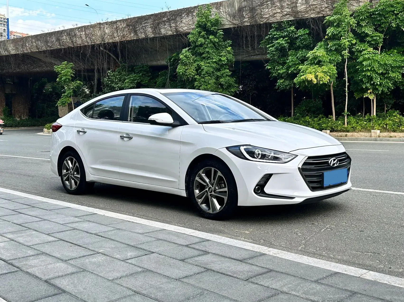 2016 HYUNDAI ELANTRA thumbnail 3
