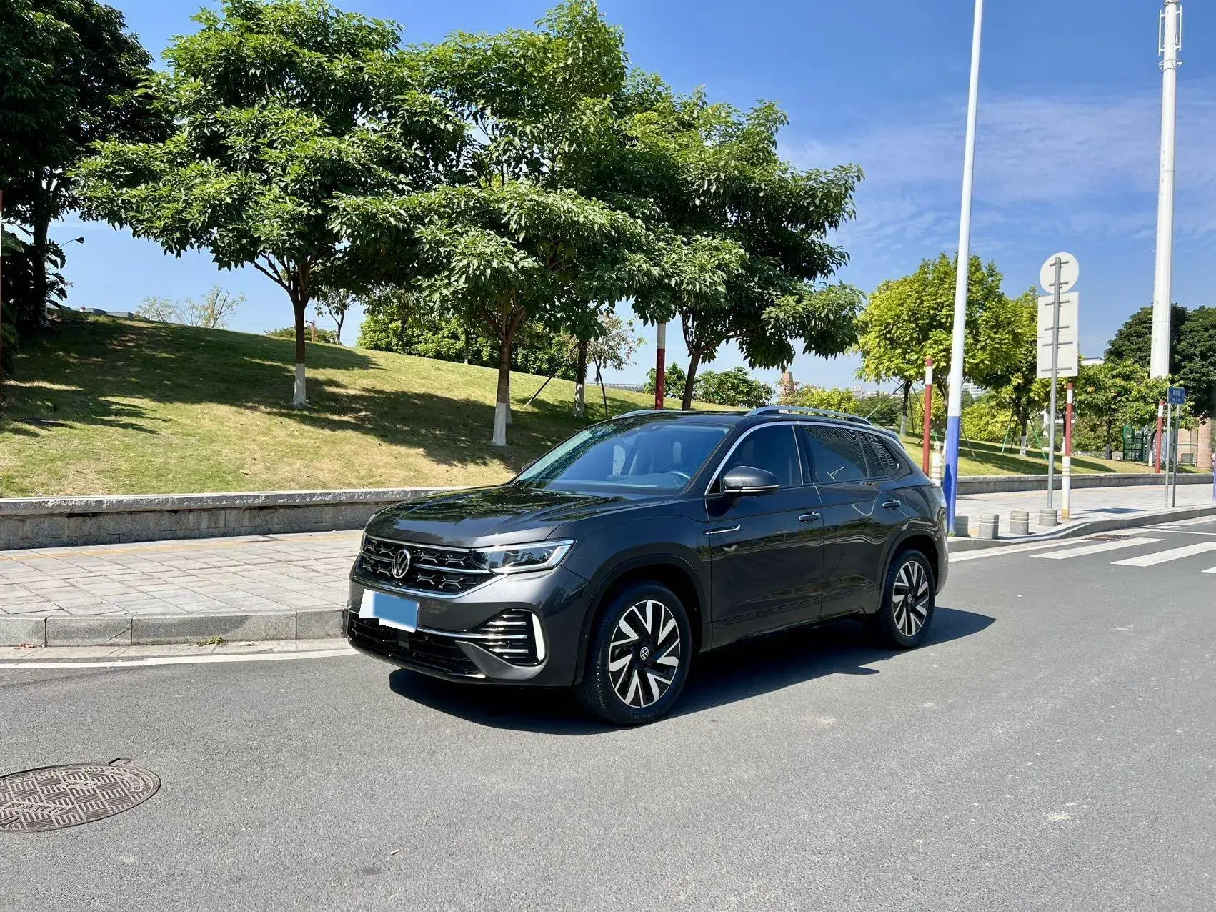 2023 VOLKSWAGEN TAYRON thumbnail 2